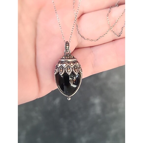 925 Sterling Silver Marcasite Double-Sided MOP & Black Onyx Pendant Necklace - Picture 2 of 10